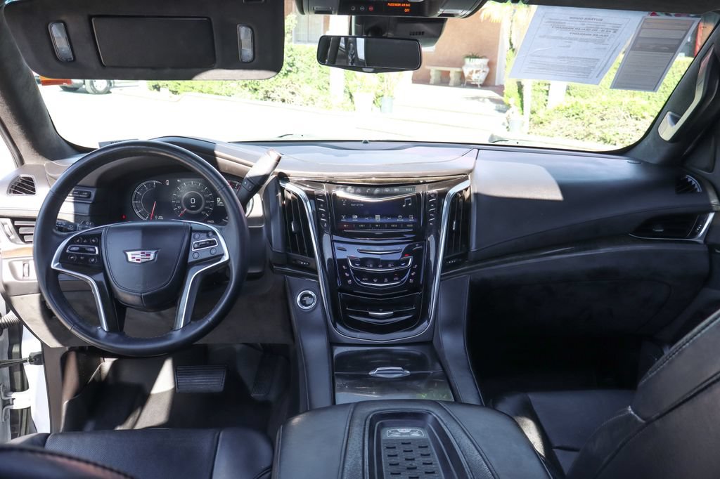 Used 2017 Cadillac Escalade ESV Platinum AWD/4WD image 29