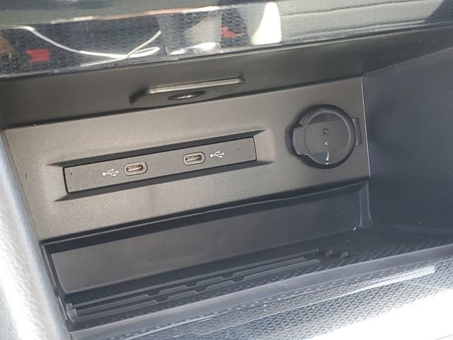 New 2025 Volkswagen Taos SEL image 23