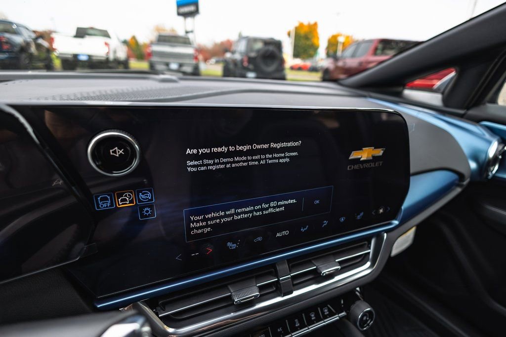 New 2026 Chevrolet Equinox EV LT image 6