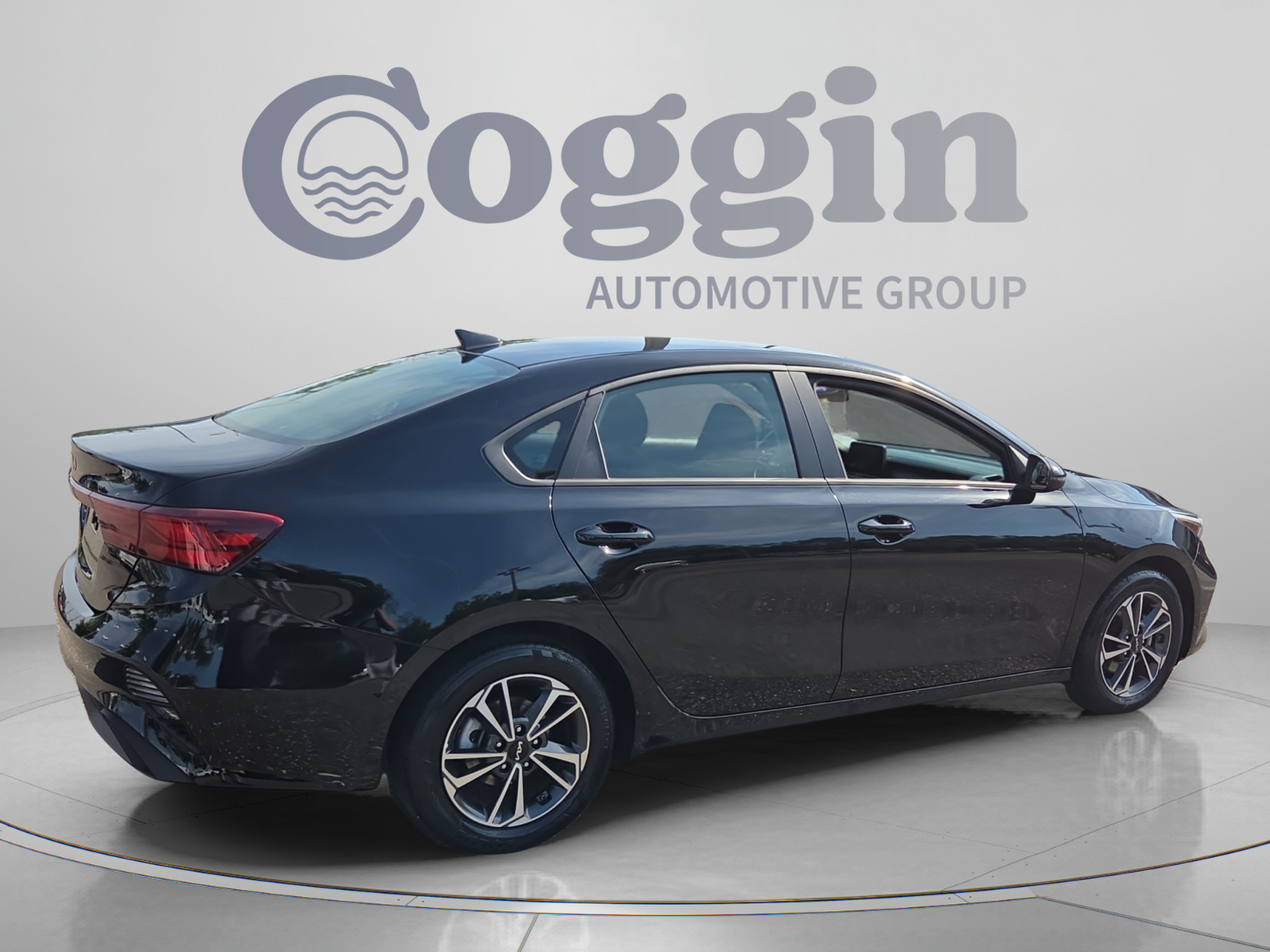Used 2024 Kia Forte LXS w/ LXS Technology Package FWD image 5