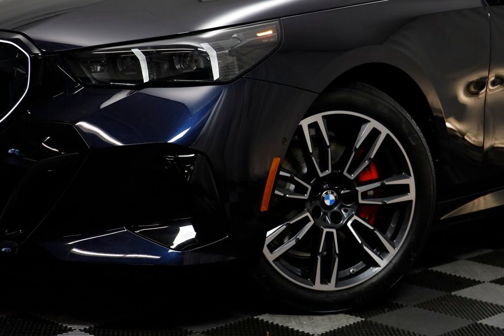 New 2026 BMW 530i xDrive w/ M Sport Package AWD/4WD image 3