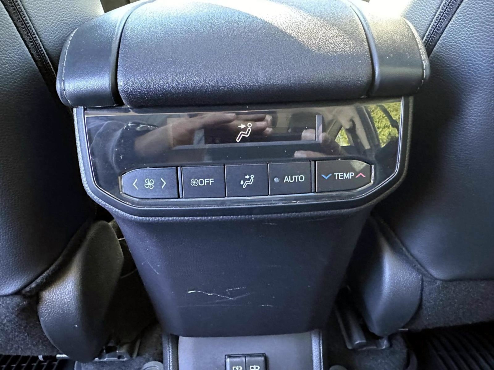 Used 2024 Toyota Highlander XLE AWD/4WD image 15