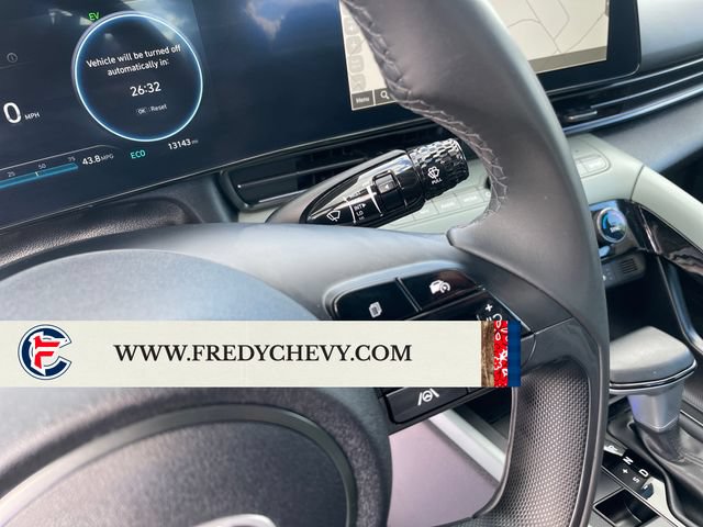 Used 2025 Hyundai Elantra Limited FWD image 32