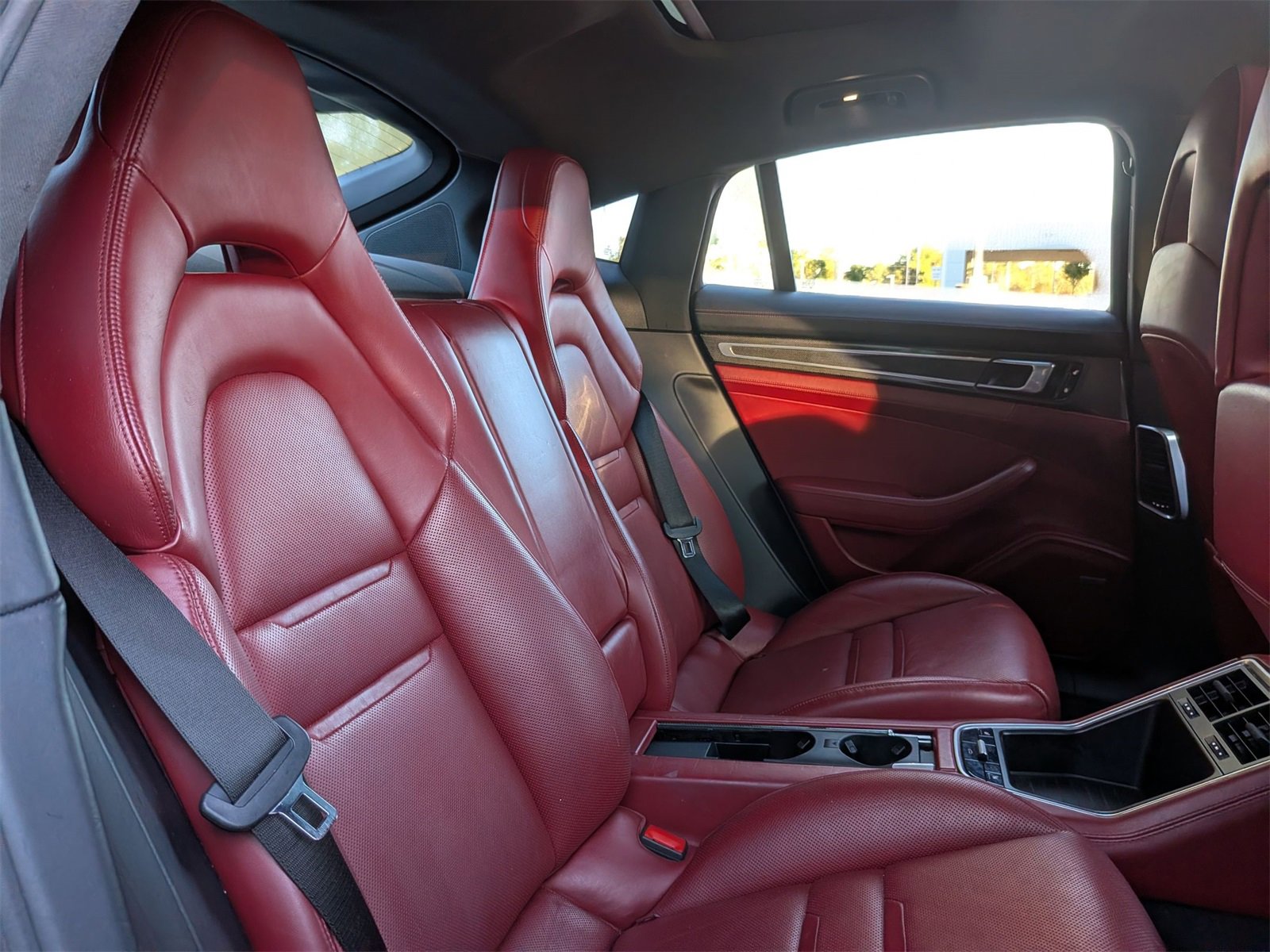 Used 2018 Porsche Panamera image 34