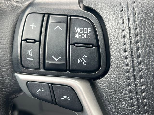 Used 2020 Toyota Sienna XLE w/ XLE Navigation Package image 17