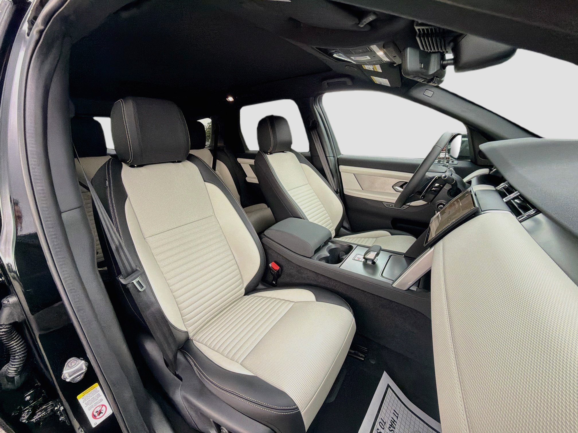 New 2026 Land Rover Discovery Sport Landmark AWD/4WD image 15