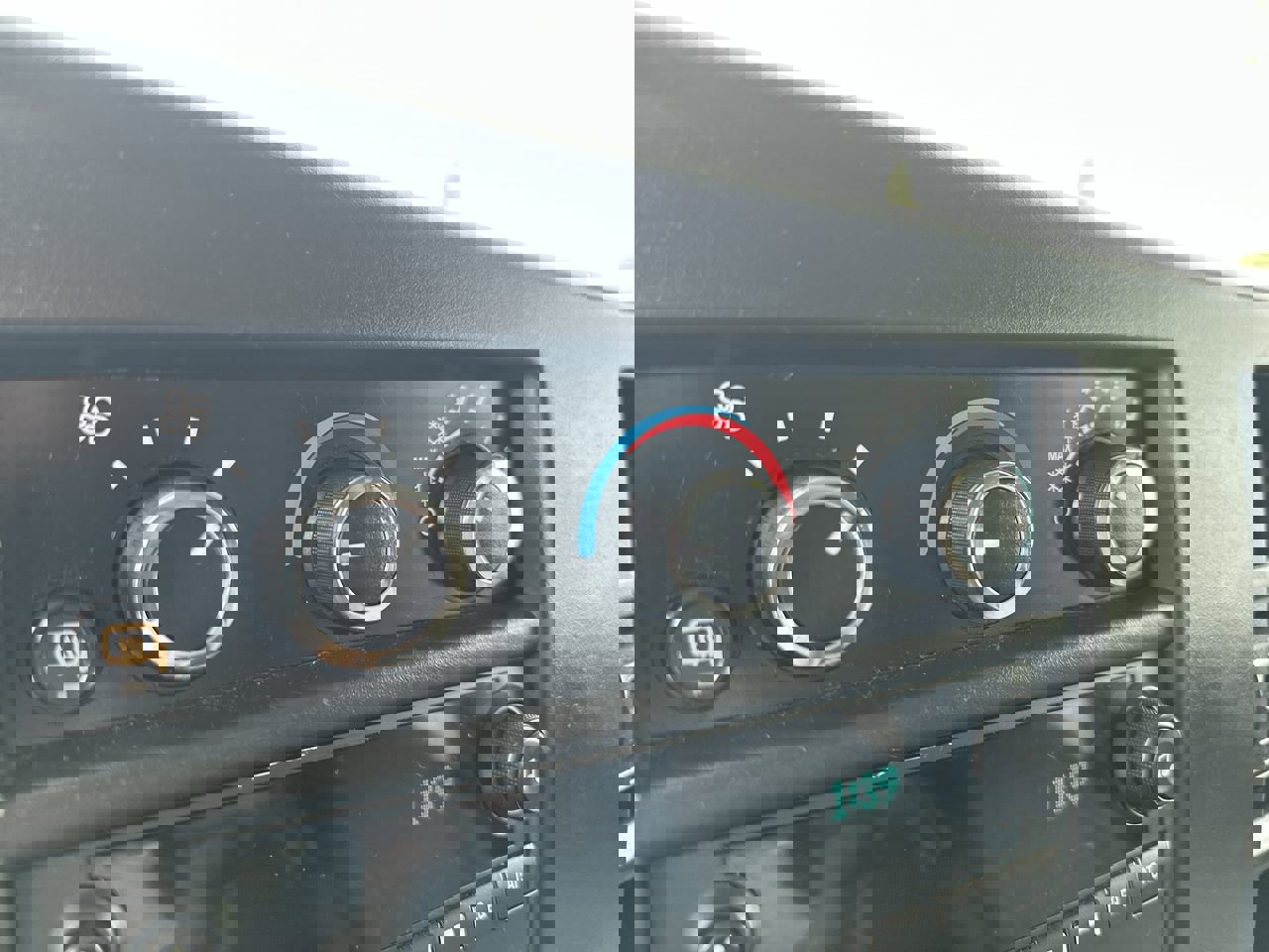 Used 2017 GMC Savana 2500 LT w/ LT Preferred Equipment Group image 18