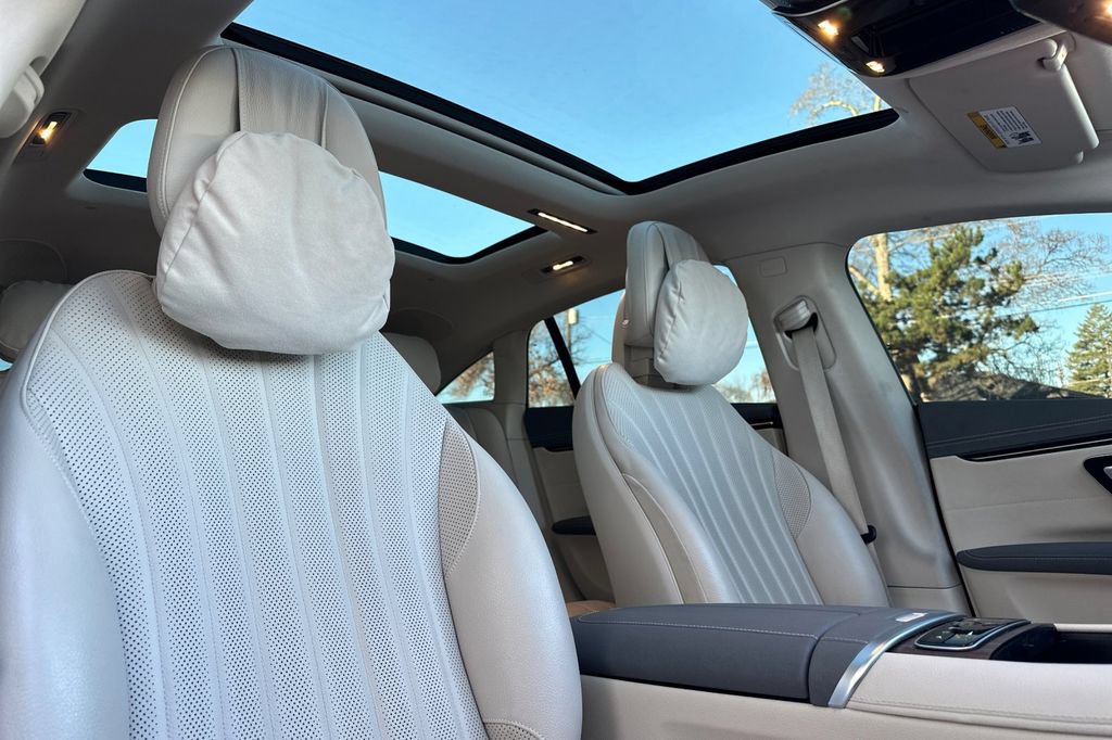 Used 2022 Mercedes-Benz EQS 580 4MATIC Sedan image 16