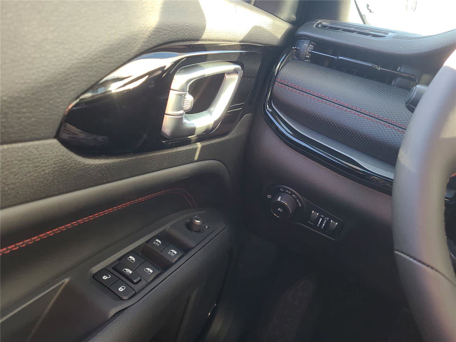 New 2024 Jeep Compass Trailhawk w/ Sun and Sound Group AWD/4WD image 25