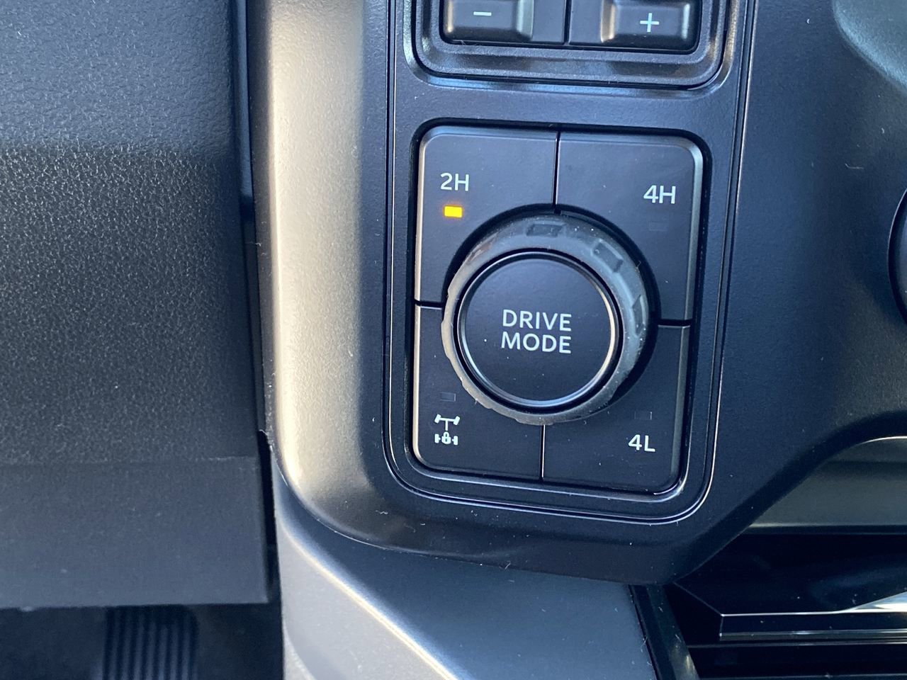 New 2026 Ford F350 Lariat w/ Black Appearance Package image 29