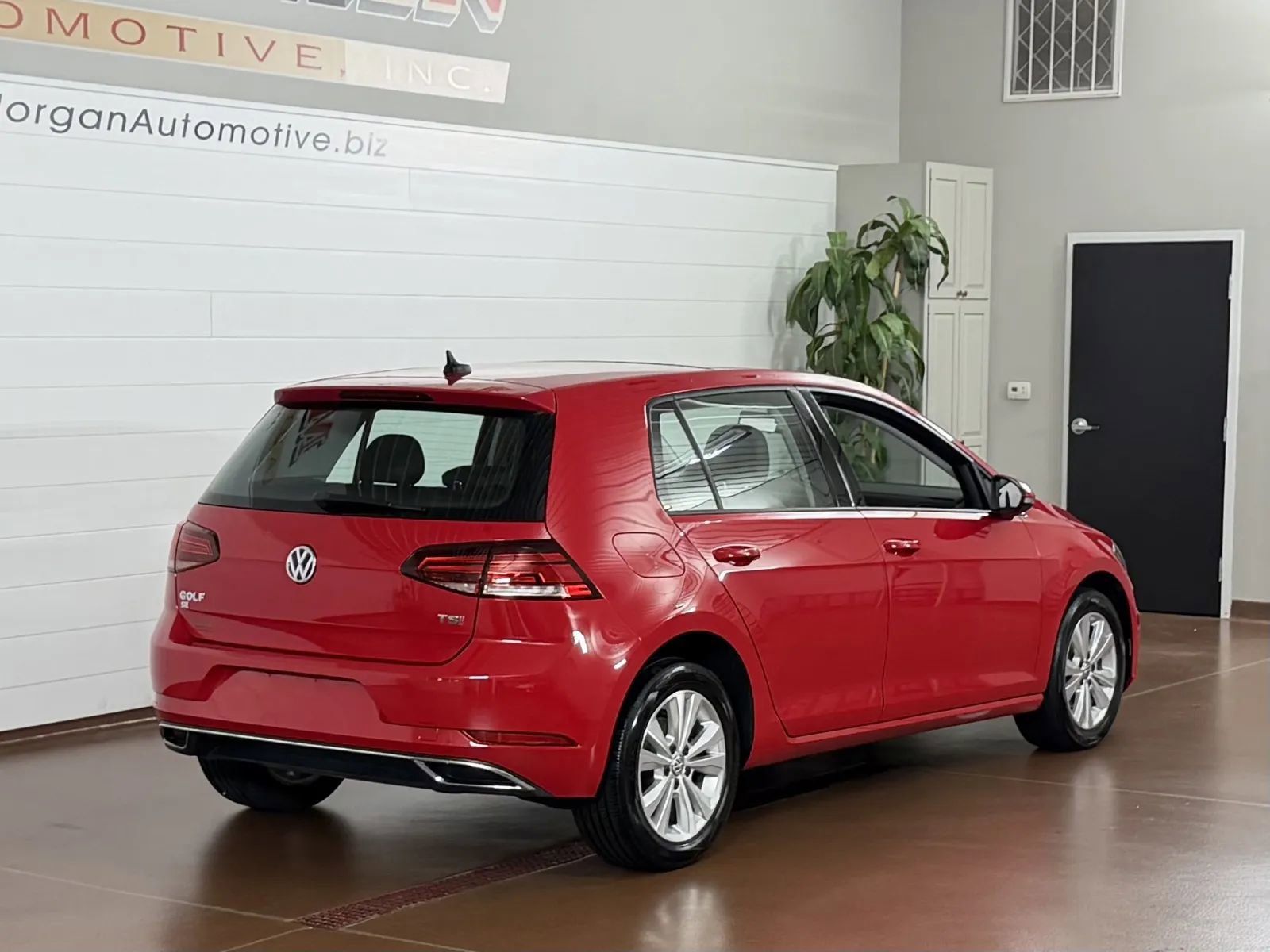 Used 2018 Volkswagen Golf SE FWD image 3