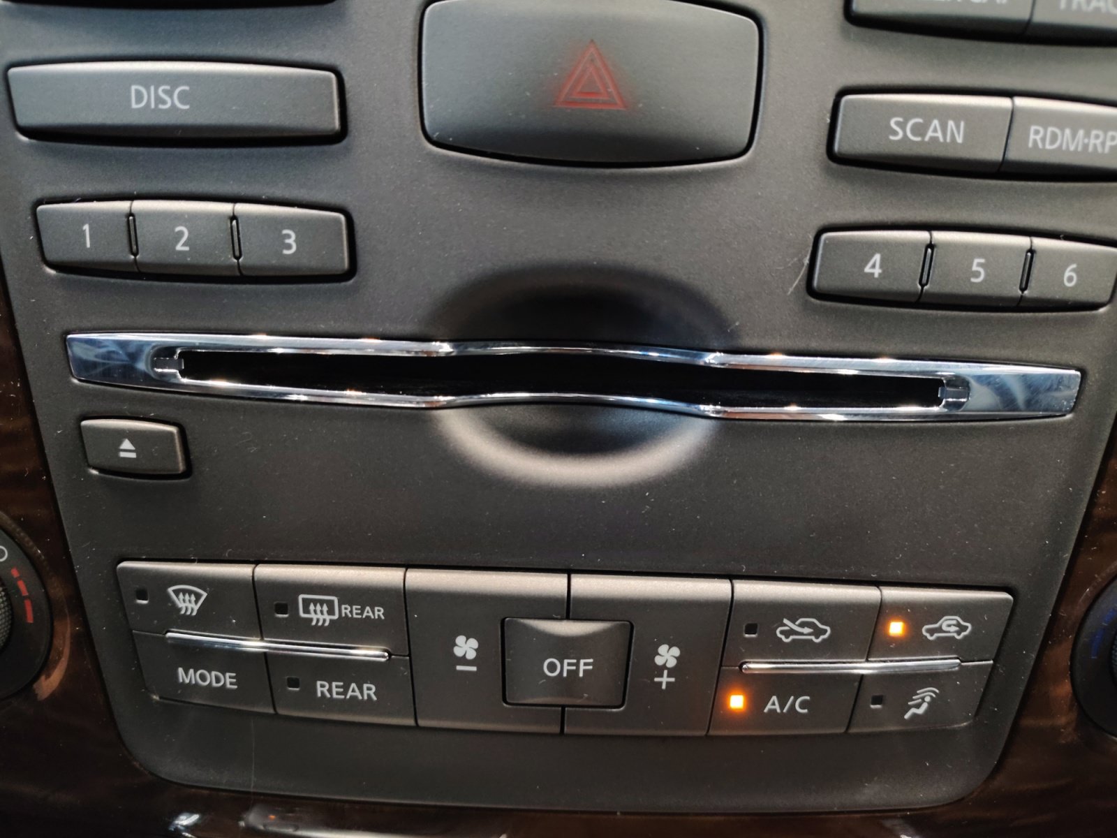 Used 2019 Nissan Armada Platinum w/ Captain's Chairs Package AWD/4WD image 39