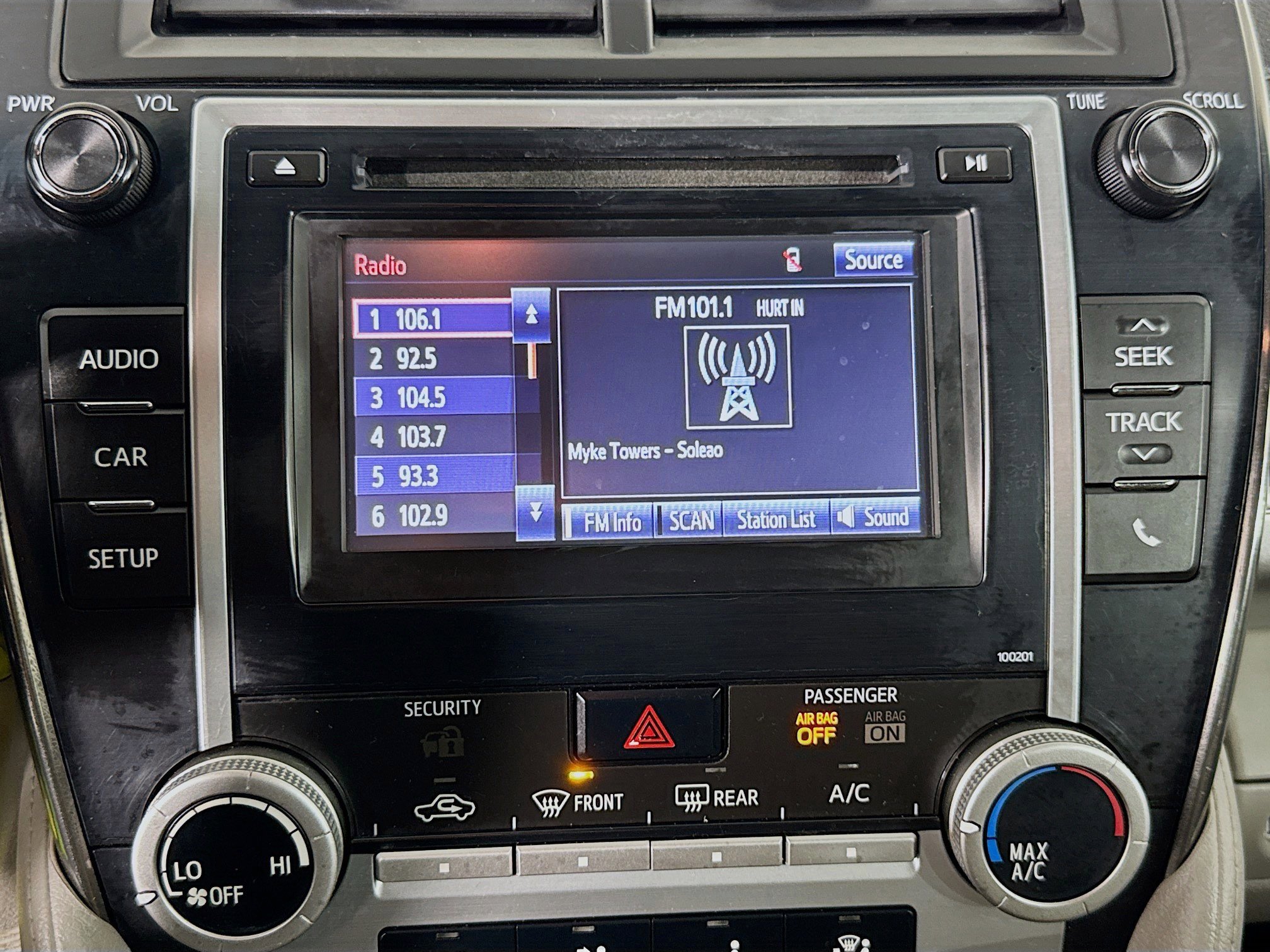 Used 2014 Toyota Camry SE image 17