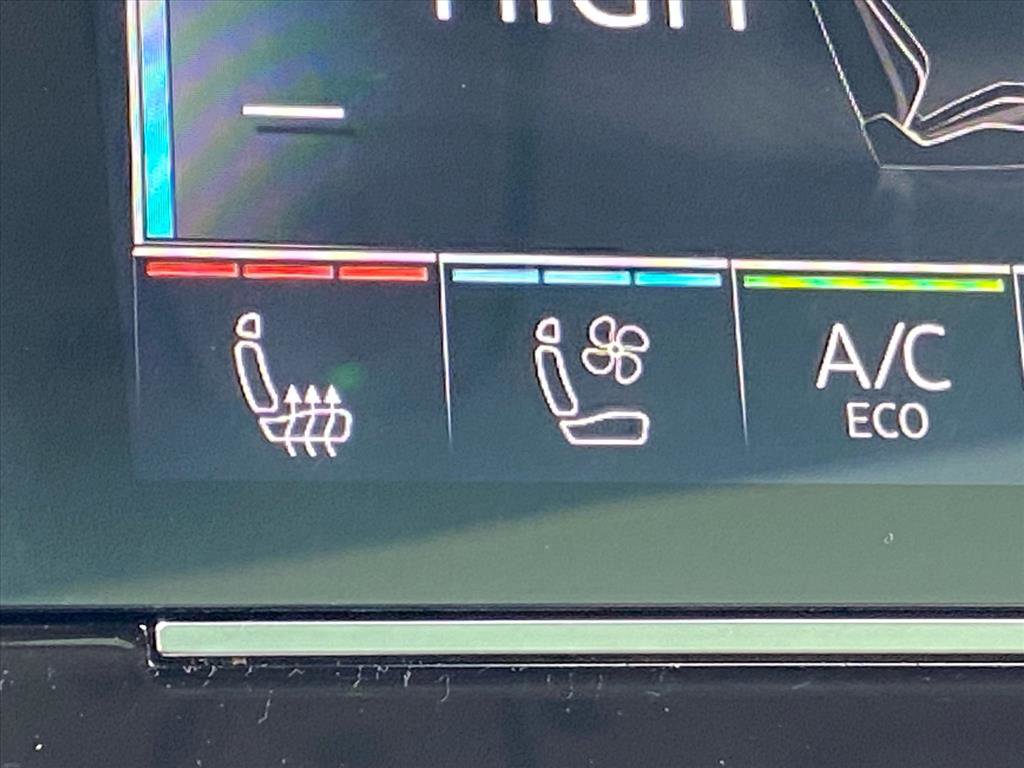 Used 2024 Audi Q8 e-tron Premium Plus w/ Premium Plus Package image 17