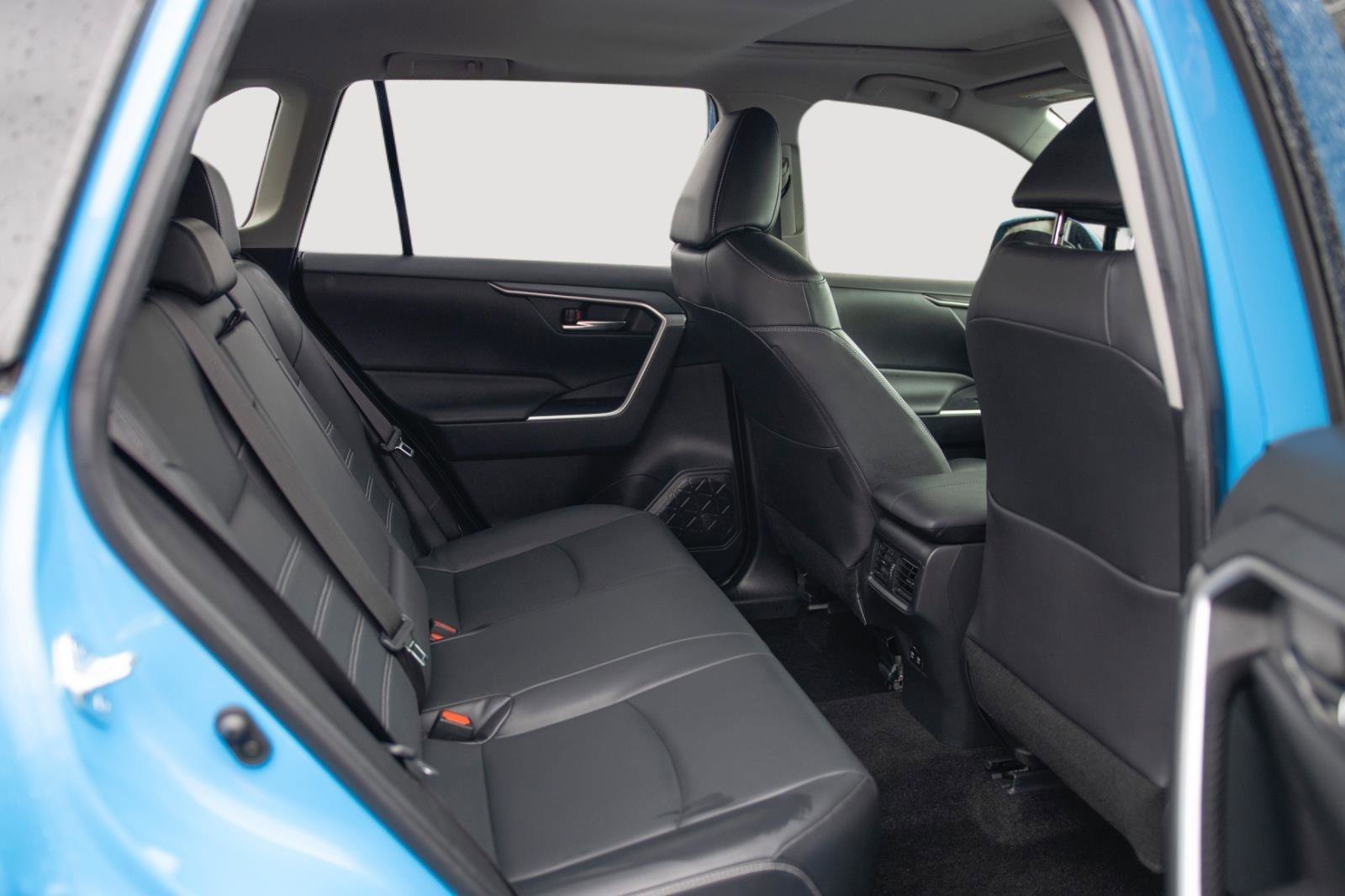 Used 2019 Toyota RAV4 XLE Premium w/ Cold Weather Package AWD/4WD image 15