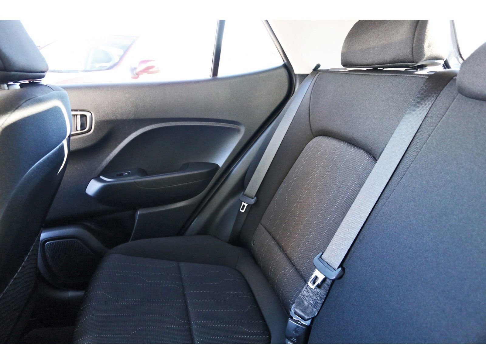 Certified 2025 Hyundai Venue SE image 13