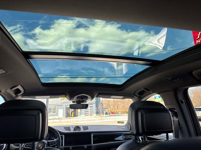 Used 2022 Porsche Macan Base image 15