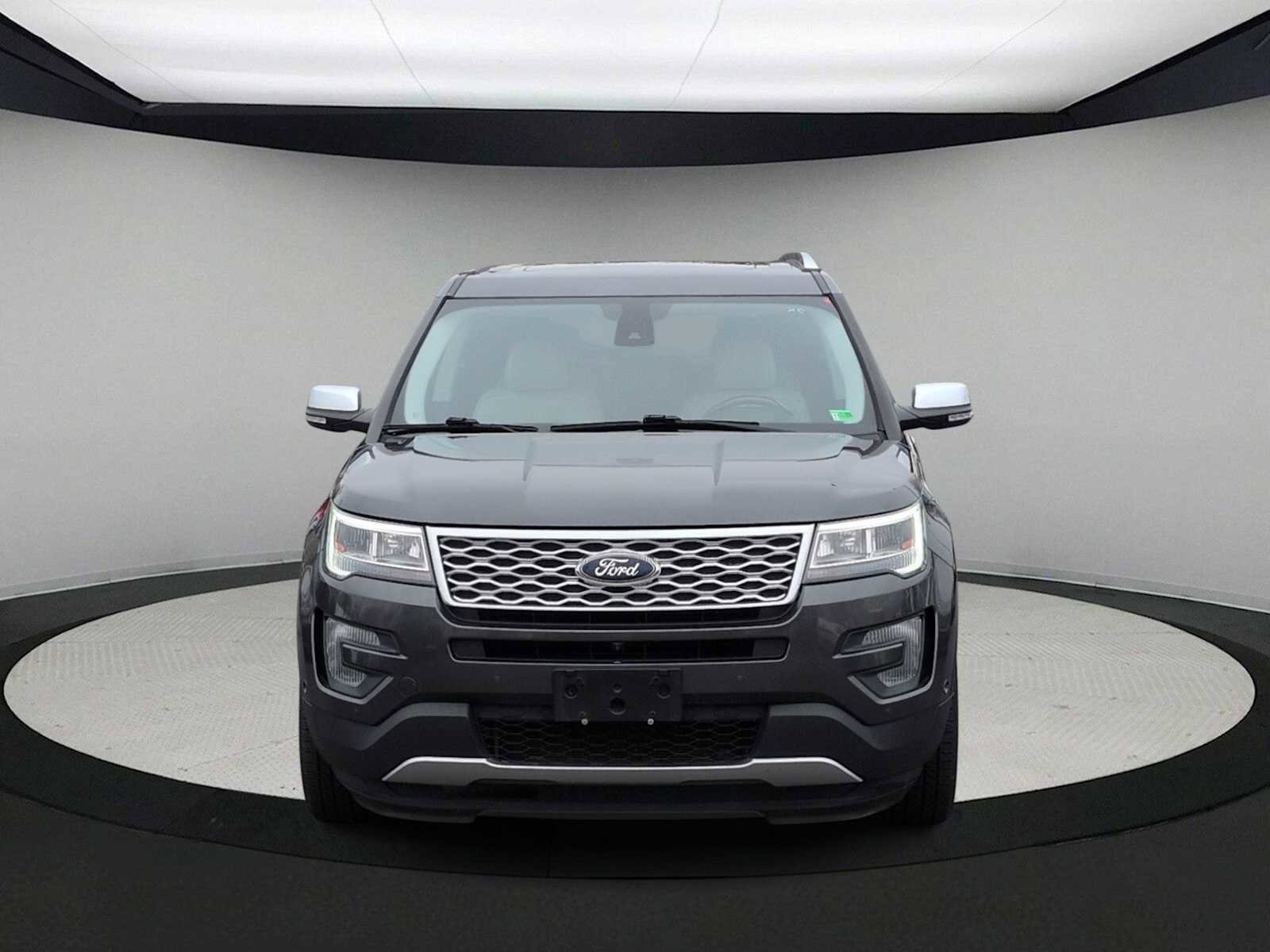Used 2017 Ford Explorer Platinum image 3