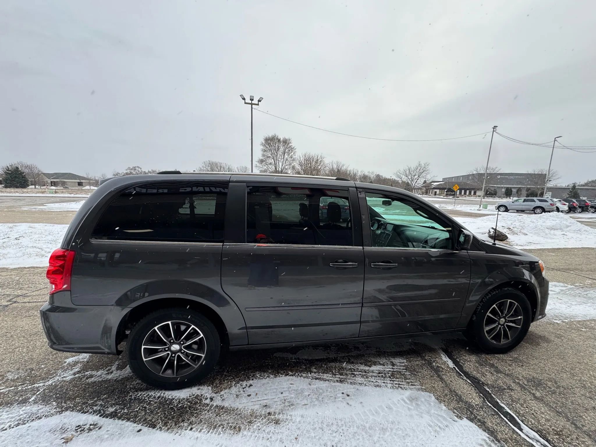 Used 2017 Dodge Grand Caravan SXT image 6