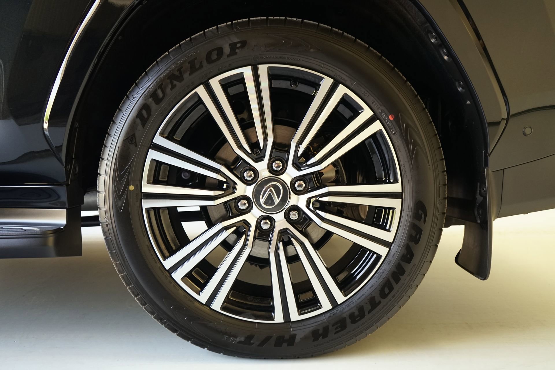 Used 2026 Lexus LX 700h Luxury w/ Accessory Package (Z1) image 39