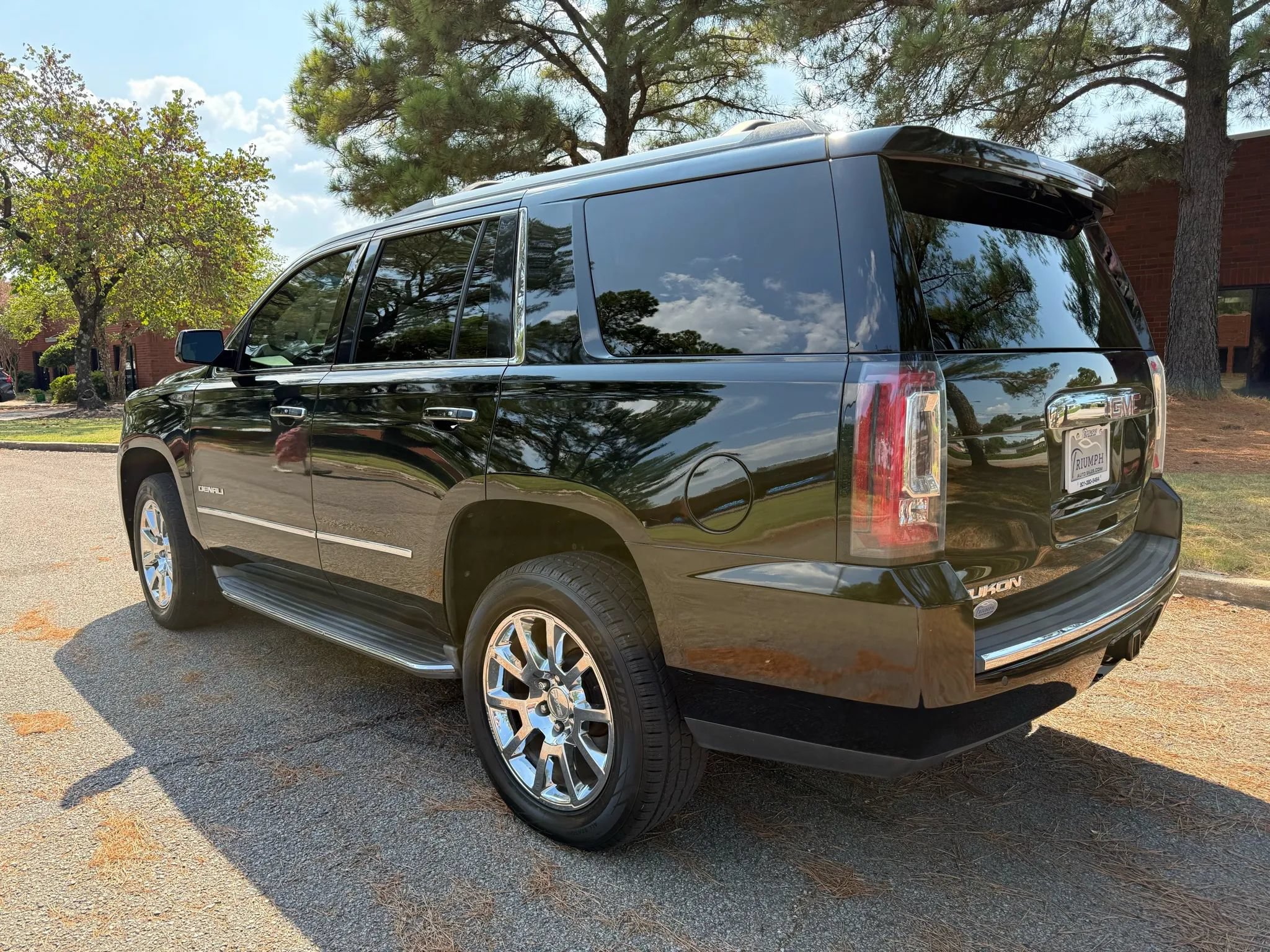 Used 2015 GMC Yukon Denali w/ Open Road Package AWD/4WD image 3