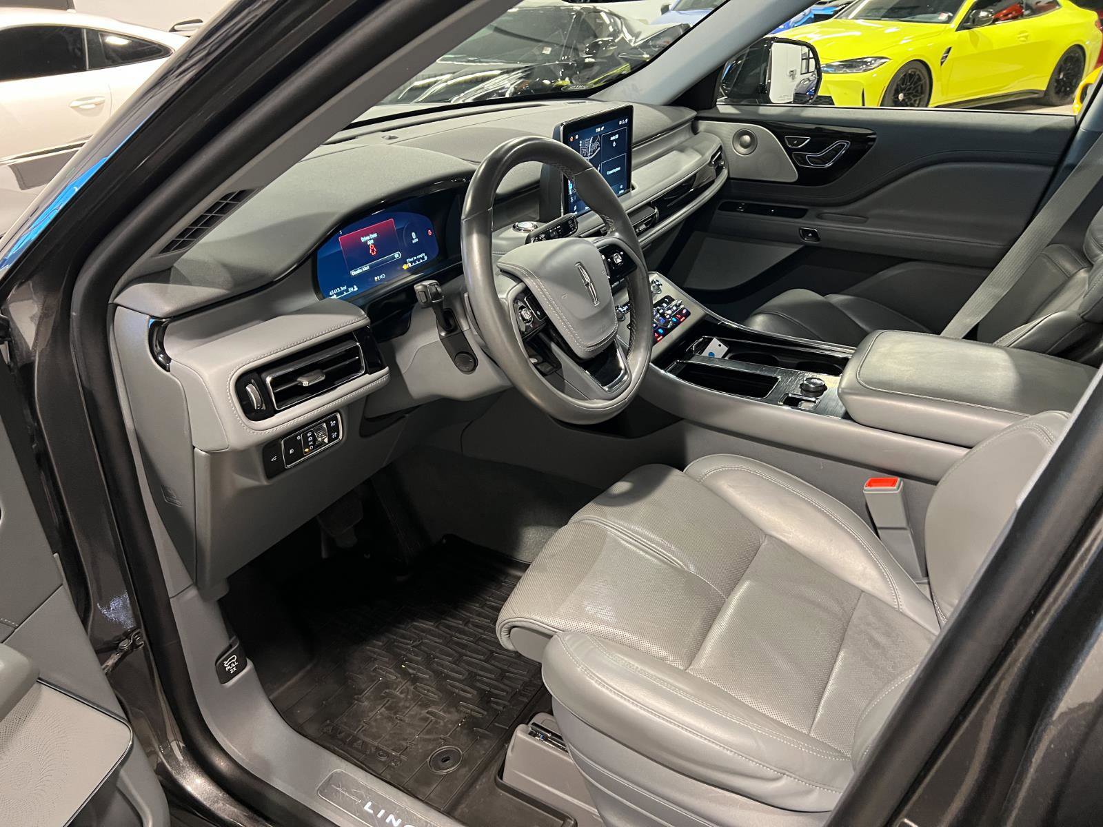 Used 2020 Lincoln Aviator Reserve w/ Equipment Group 202A image 10