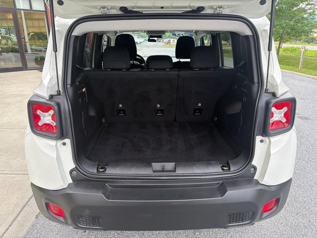 Used 2023 Jeep Renegade Latitude AWD/4WD image 24
