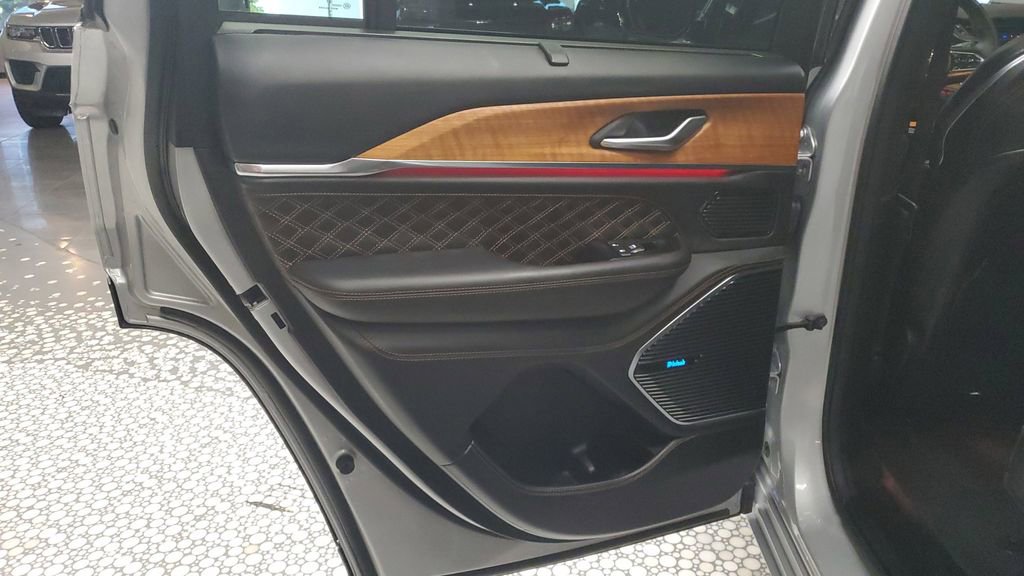 Used 2022 Jeep Grand Cherokee Summit image 19