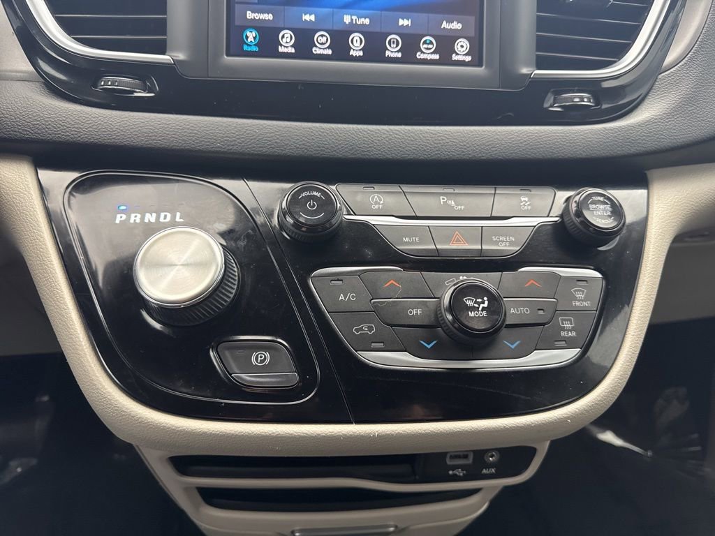 Used 2020 Chrysler Pacifica Touring image 20