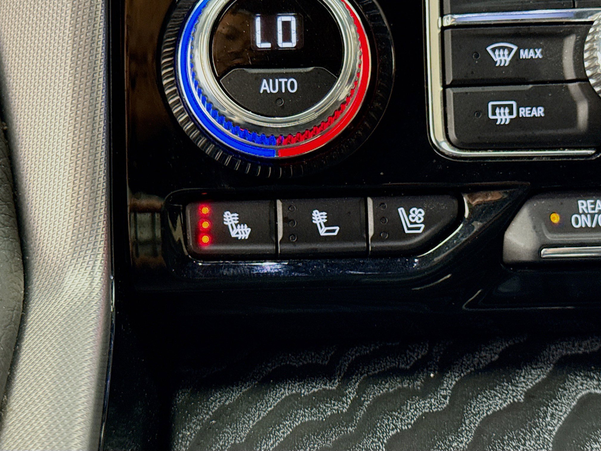 Used 2024 GMC Yukon XL Denali image 21