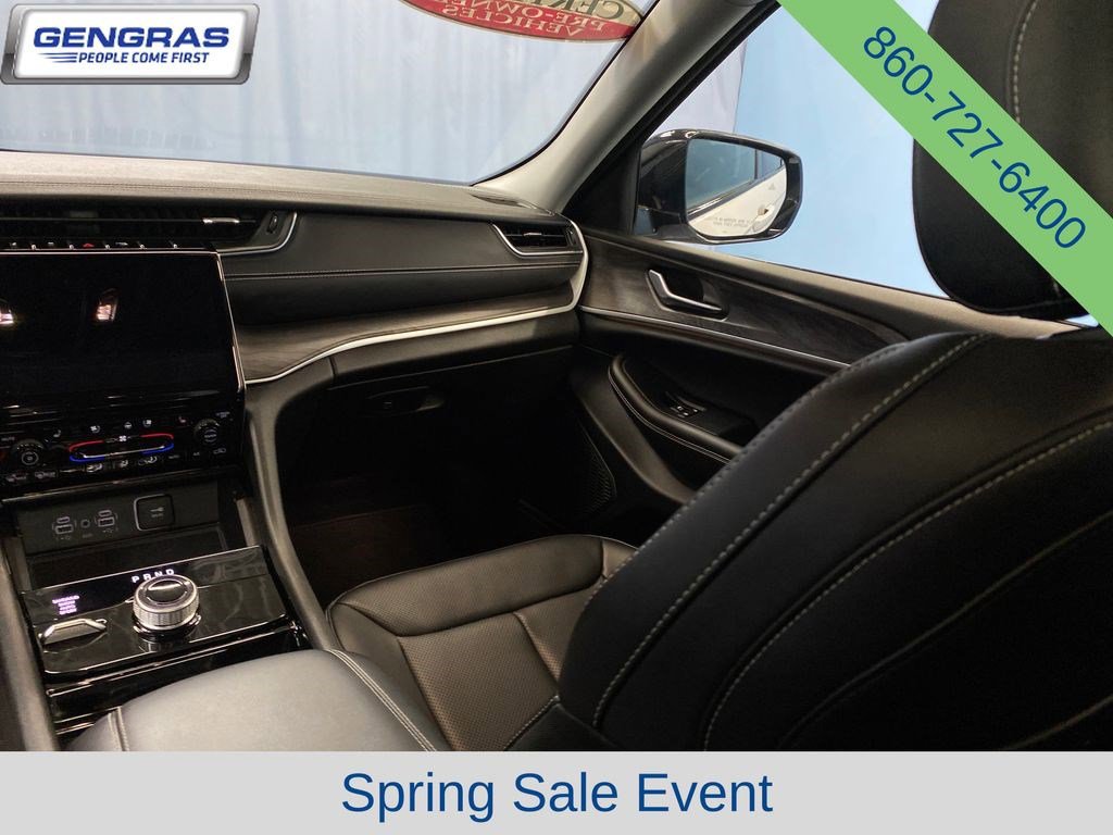 Used 2023 Jeep Grand Cherokee Limited w/ Luxury Tech Group II AWD/4WD image 31