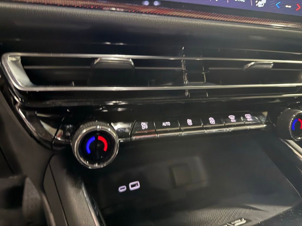 Used 2024 Chevrolet Traverse Z71 image 34