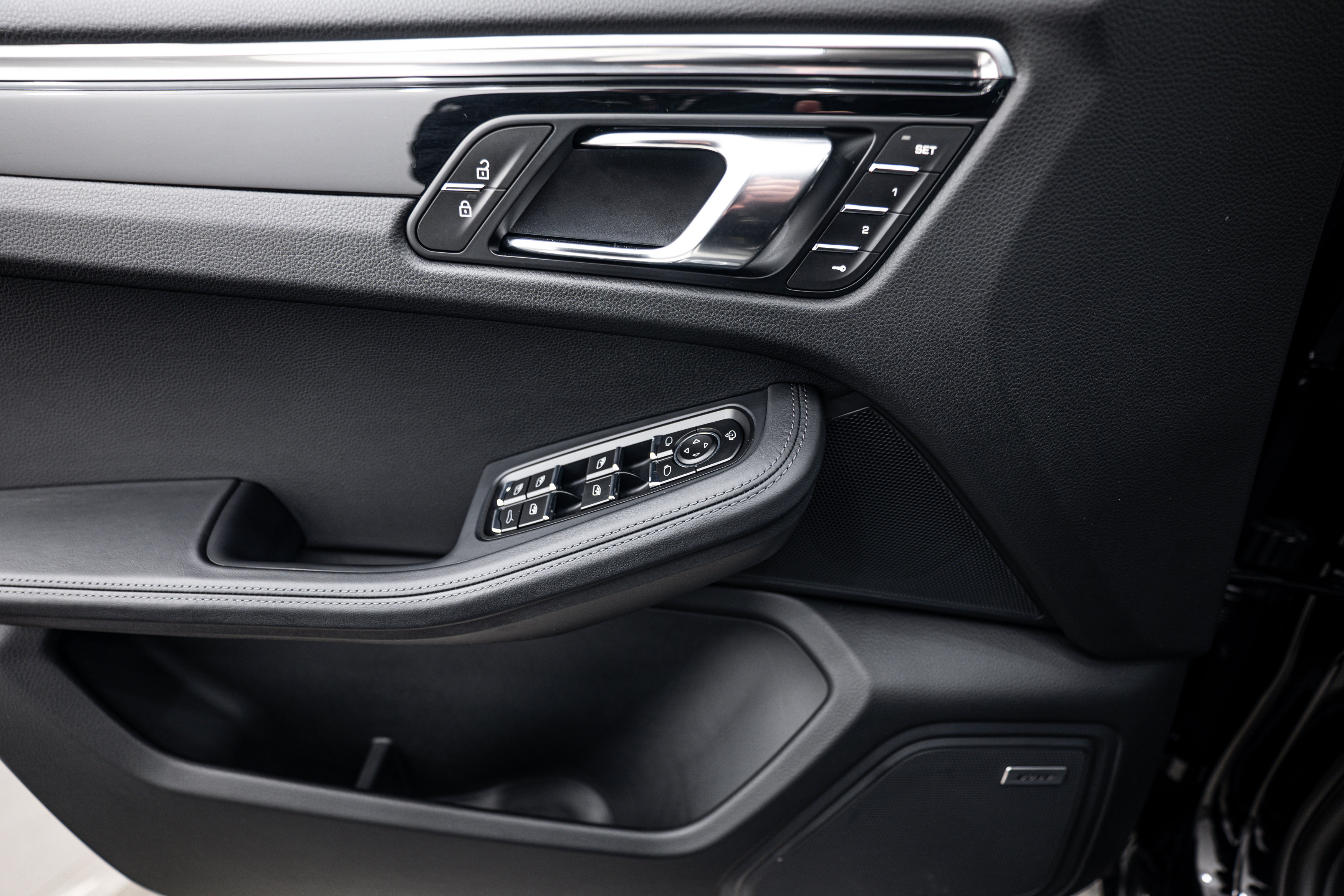 Certified 2026 Porsche Macan AWD/4WD image 18