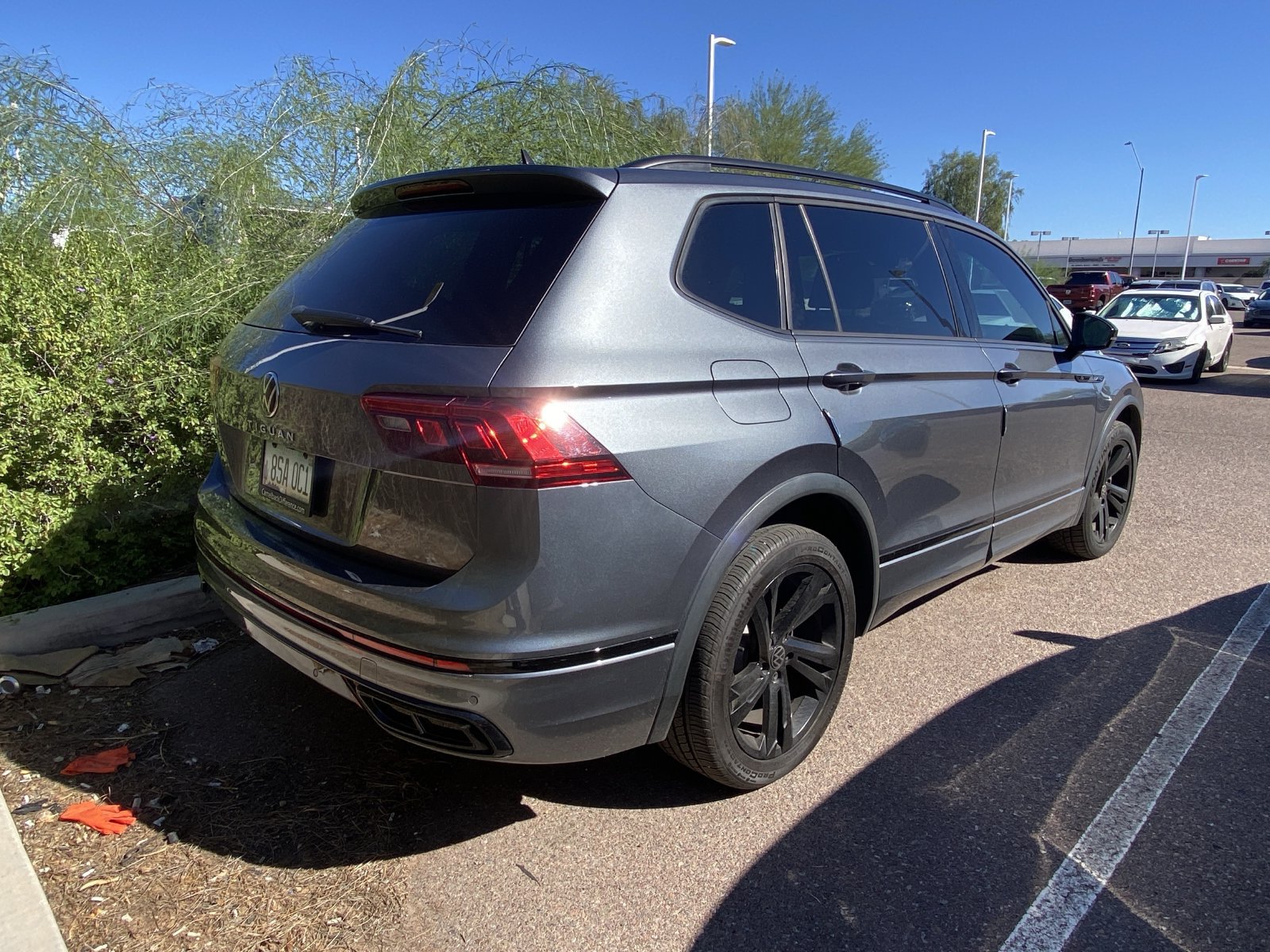 Used 2023 Volkswagen Tiguan SE R-Line FWD image 3