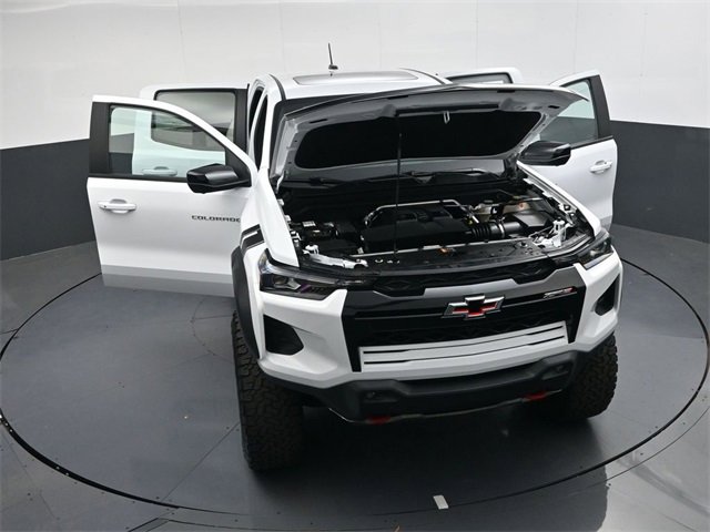 Used 2024 Chevrolet Colorado ZR2 w/ ZR2 Convenience Package III image 41