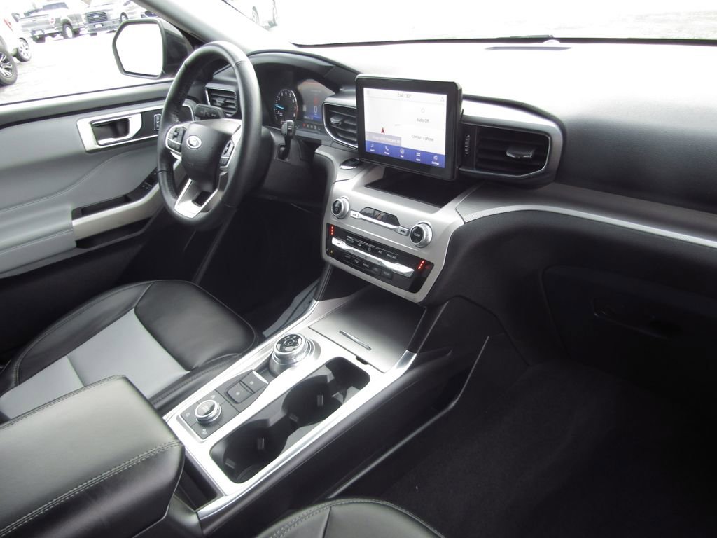 Used 2024 Ford Explorer XLT w/ Equipment Group 202A AWD/4WD image 35