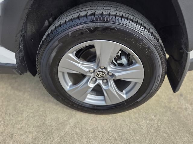 Used 2025 Toyota RAV4 XLE w/ Convenience Package image 11