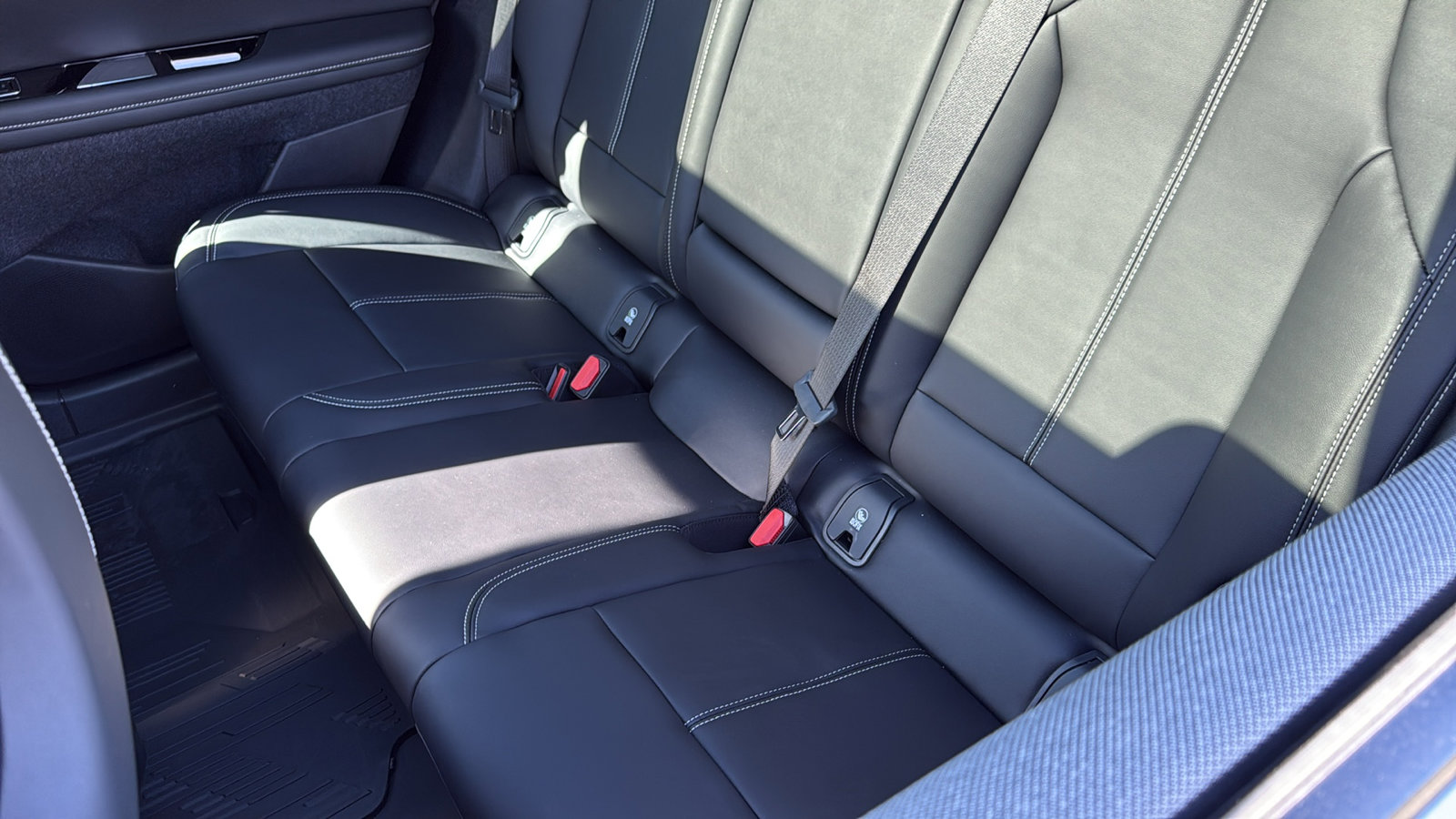 New 2025 Cadillac Optiq Luxury 1 w/ LPO, Floor Liner Package image 28