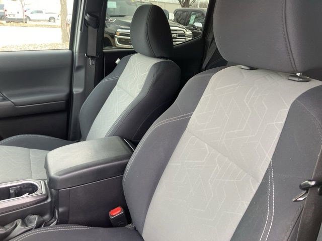 Used 2021 Toyota Tacoma TRD Sport w/ Technology Package image 12