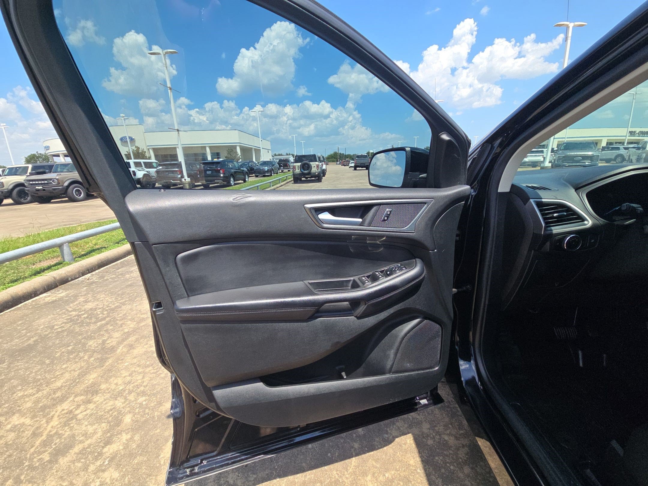 Certified 2024 Ford Edge SE w/ Black Appearance Package AWD/4WD image 14