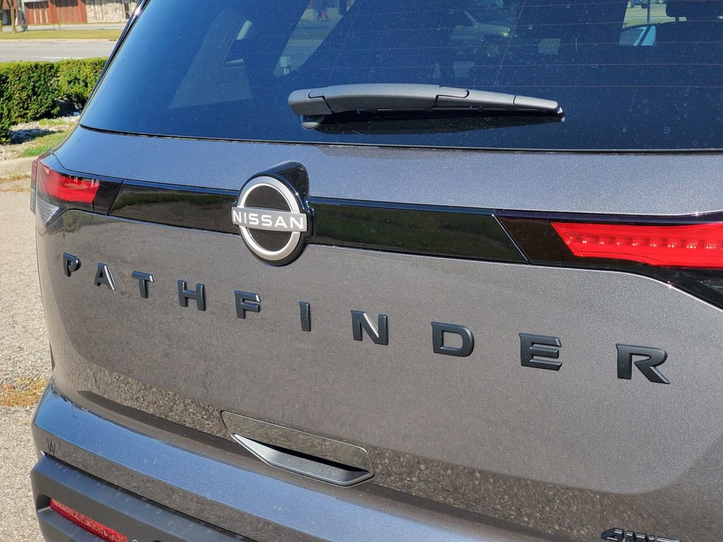 New 2025 Nissan Pathfinder SV image 6