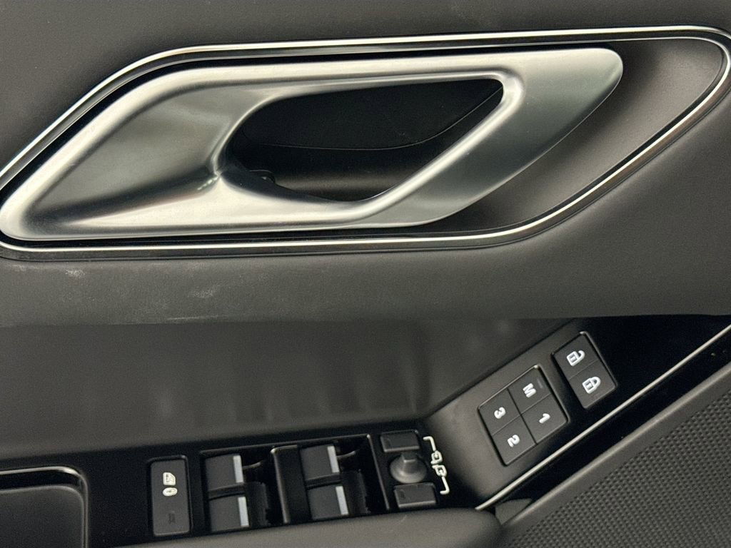 Used 2026 Land Rover Range Rover Velar S image 17