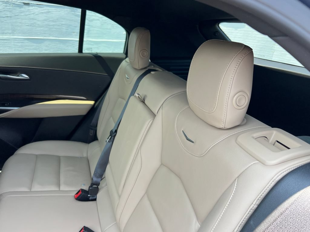 Used 2025 Cadillac XT4 Premium Luxury FWD image 16