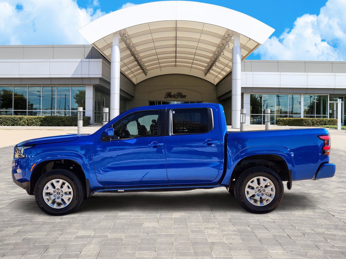 Used 2024 Nissan Frontier SV w/ SV Convenience Package image 3