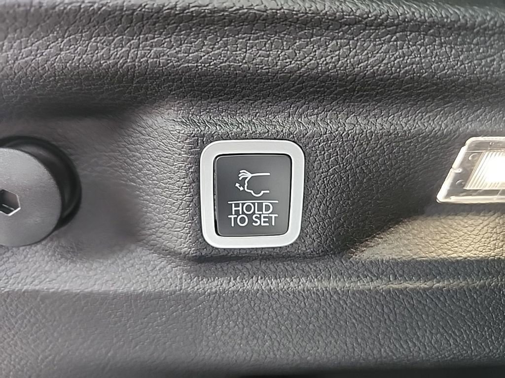 New 2025 Jeep Grand Cherokee L Limited w/ Trailer Tow Package image 18