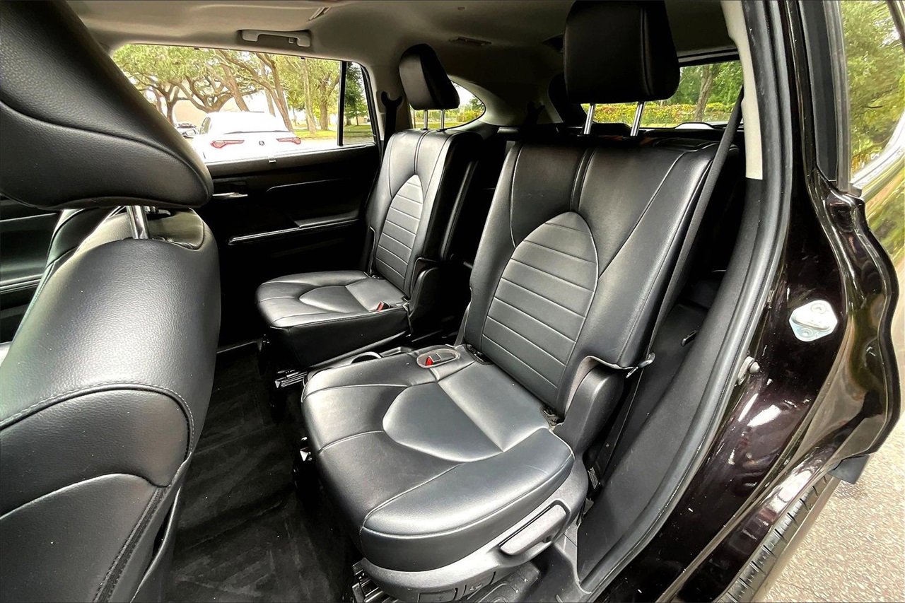 Used 2022 Toyota Highlander XLE image 19