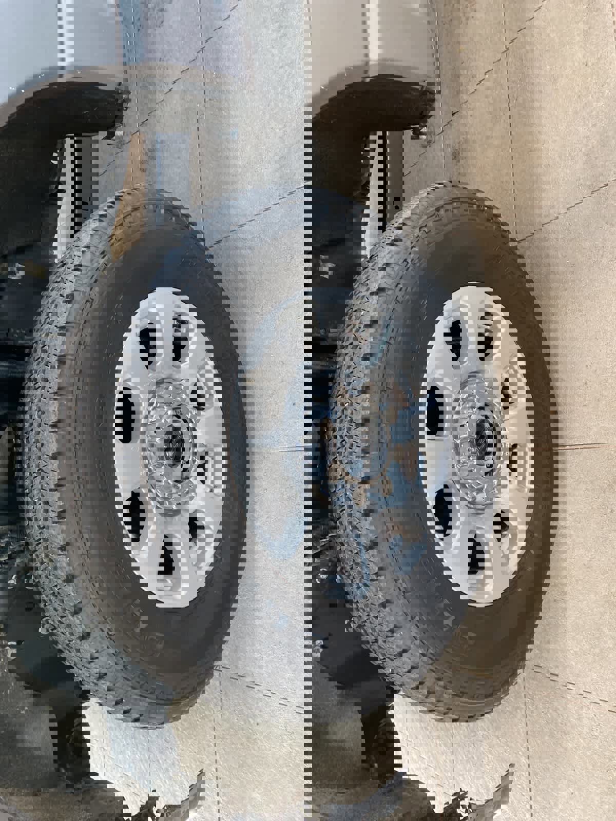 Certified 2024 Ford F350 XLT image 9