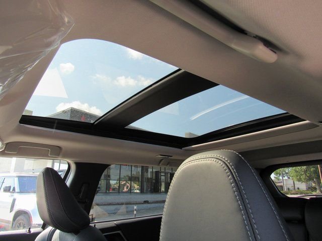 New 2025 Mitsubishi Outlander SE image 16