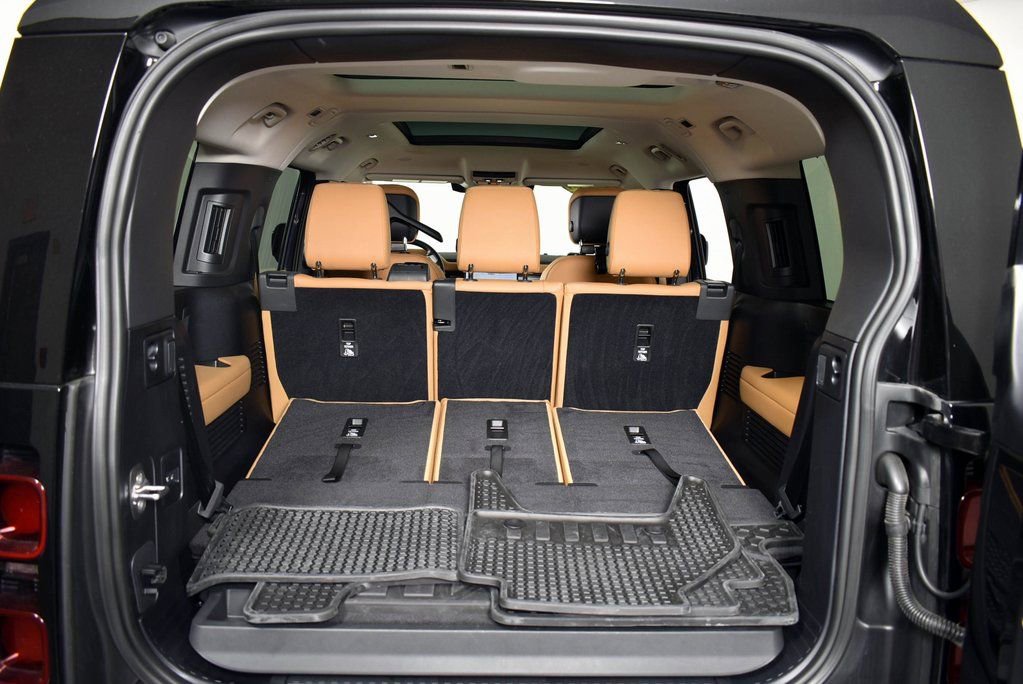 Used 2024 Land Rover Defender 130 S image 29