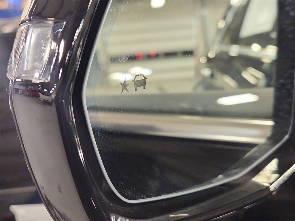 Used 2025 Cadillac XT5 Premium Luxury image 33